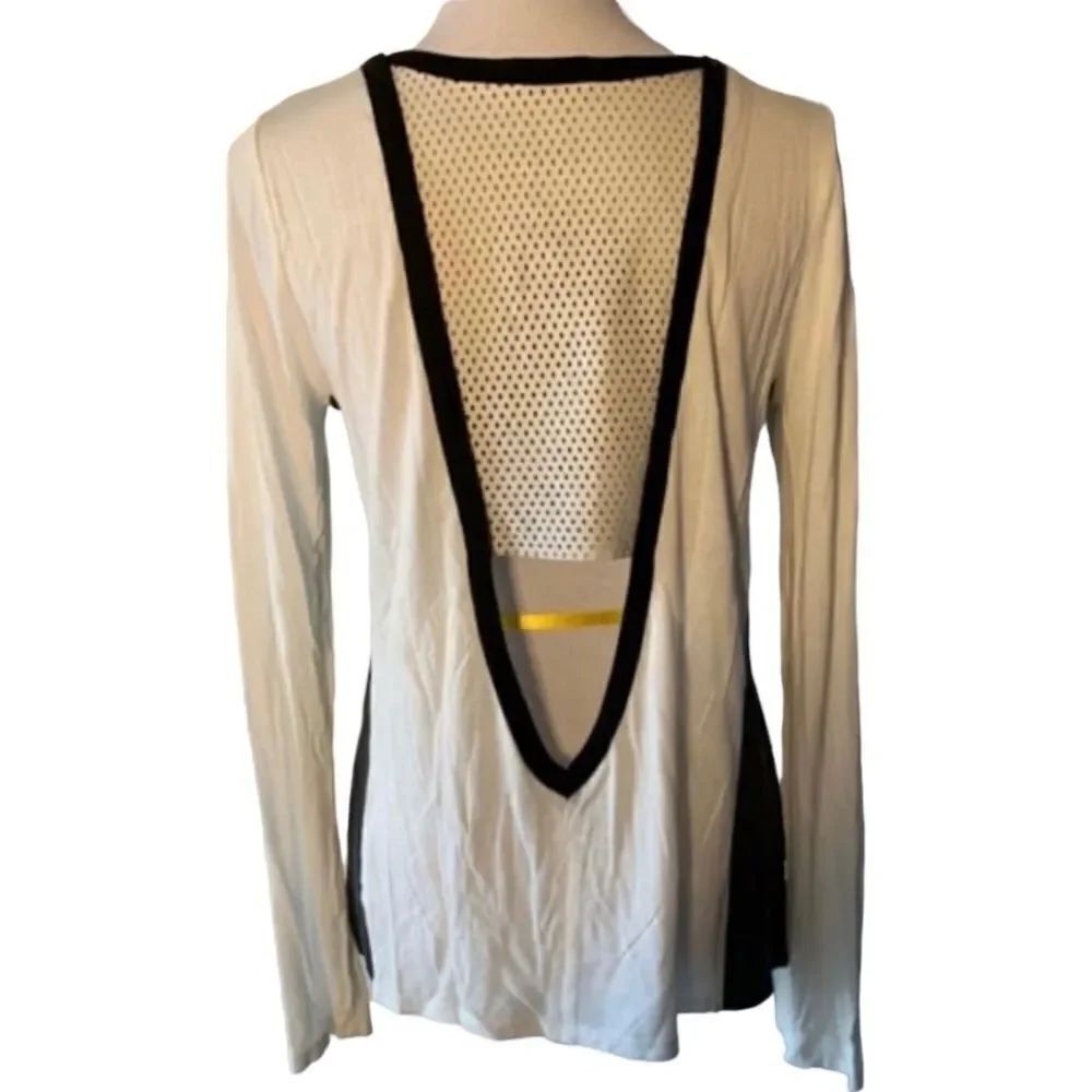 Aiko Women’s Long Sleeve Open Back Tee size M